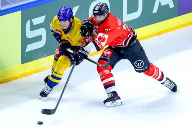 October 7, 2026, Ice Hockey, CHL, Kölner Haie vs. Blue Fox Herning, Champions Hockey League 2026–27, Matchday 5, 2026–27 Season, Lanxess Arena, Cologne; Hjalte Kruse Thomsen of Blue Fox Herning (No. 21) in a battle with Luca Münzenberger of Kölner Haie (No. 75); North Rhine-Westphalia, Germany