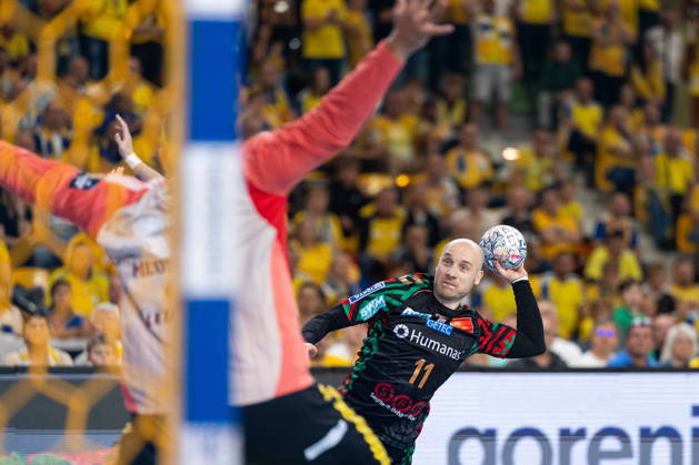 KIELCE, POLAND - OCTOBER 7: Daniel Pettersson during the EHF Champions League Group F match between Industria Kielce nad SC Magdeburg at Hala Legionow on October 2, 2026 in Kielce, Poland --- Pilka reczna. EHF Liga Mistrzow. Industria Kielce - SC Magdeburg. (Photo by Igor Jakubowski Arena Akcji) NEWSPIX.PL --- newspix.pl