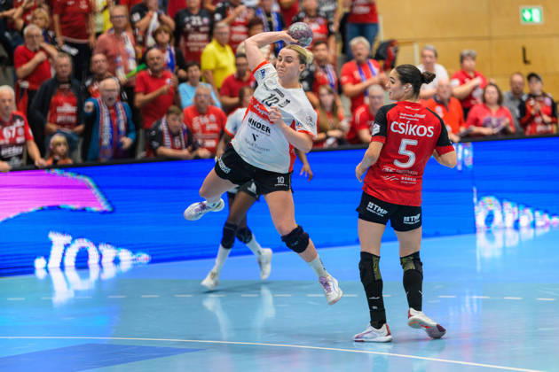 Maxi Muehlner, HSG Blomberg Lippe, 10; Luca Csikos, Thueringer HC, 05 GER; Thueringer HC vs. HSG Blomberg Lippe, Handball, Alsco Women s Handball Bundesliga, 2026–2027 Season, Matchday 5, Sunday, 7:30 p.m., October 7, 2026 GER, Thuringer HC vs. HSG Blomberg Lippe, Handball, Alsco Women’s Handball Bundesliga, 2026–2027 season, Matchday 5, Sunday, 7:30 p.m., October 7, 2026, Bad Langensalza Copyright: xMartinxHerbstx