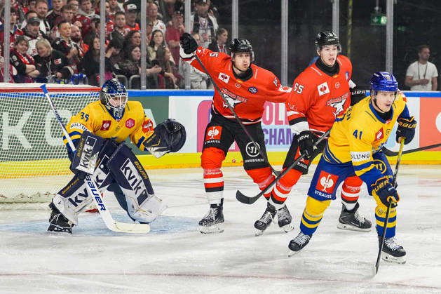 Ice Hockey CHL, Matchday 5: Kölner Haie vs. Herning Blue Fox on October 7, 2026, at the Lanxess Arena in Cologne. From left to right: Jänis Fecers (Herning), Louis Marc Aubry (Cologne), Marco Münzenberger (Cologne), Mads Skov Larsen (Herning) xDMx