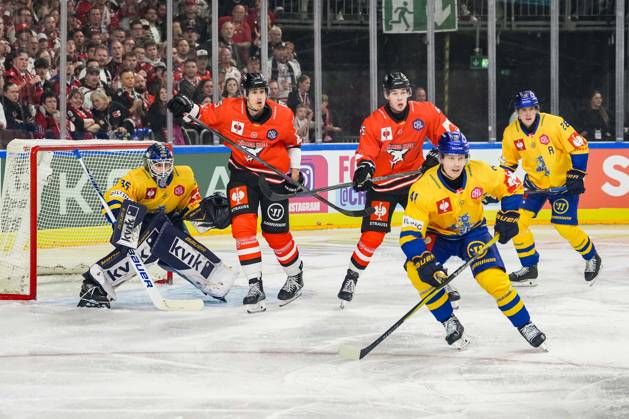 Ice Hockey CHL, Matchday 5: Kölner Haie vs. Herning Blue Fox on October 7, 2026, at the Lanxess Arena in Cologne. From left to right: Jänis Fecers (Herning), Louis Marc Aubry (Cologne), Marco Münzenberger (Cologne), Mads Skov Larsen (Herning), Valdemar Bilgrav (Herning) xDMx