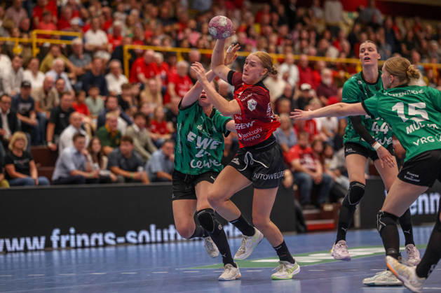 GER, Bensheim, HSG Bensheim Flames vs. Vfl Oldenburg, Alsco Women s Handball Bundesliga, Handball, DHB, 2026–2027 Season, Weststadthalle Bensheim, Matchday 5 in pictures: from left, Lena Degenhardt, Bensheim Flames Women’s Team 8. DFB and DFL regulations prohibit any use of photographs as image sequences and or quasi-video, October 7, 2026 Copyright: HMBxMedia HendrikxHamelau