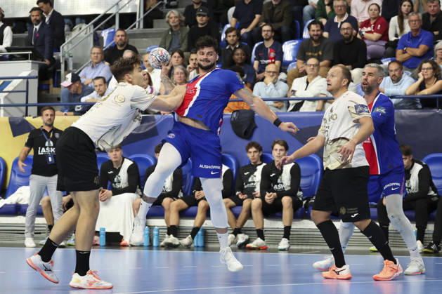 HANDBALL : Paris Saint Germain Vs Celje - Ligue des Champions - 07 10 2026 Elohim Prandi (Paris Saint-Germain) Vs Lucijan Korosec (Celje) ParisFrance Copyright: xMichaelxBaucherx