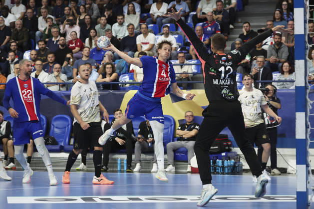 HANDBALL : Paris Saint Germain Vs Celje - Ligue des Champions - 07 10 2026 Bjarki Elisson (Paris Saint-Germain) Vs Matevz Mlakar (Celje) ParisFrance Copyright: xMichaelxBaucherx