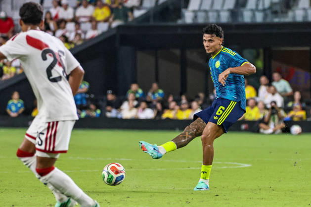 MIAMI, FL - OCTOBER 06: Richard Rios 6 of Colombia kicks a ball during an International Friendly, Länderspiel, Nationalmannschaft soccer match between Colombia and Peru at NU Stadium on October 06, 2026 in Miami, Florida.(Photo by Chris Arjoon Icon Sportswire) SOCCER: OCT 06 Colombia vs Peru EDITORIAL USE ONLY Icon2610060000128