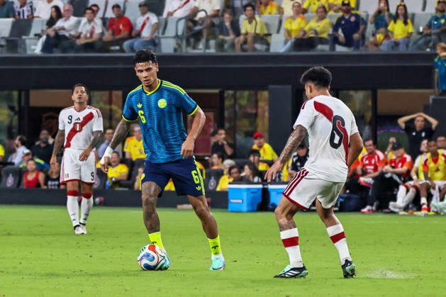MIAMI, FL - OCTOBER 06: Richard Rios 6 of Colombia controls a ball during an International Friendly, Länderspiel, Nationalmannschaft soccer match between Colombia and Peru at NU Stadium on October 06, 2026 in Miami, Florida.(Photo by Chris Arjoon Icon Sportswire) SOCCER: OCT 06 Colombia vs Peru EDITORIAL USE ONLY Icon2610060000135