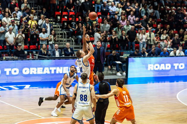 October 7, 2026, GER, BKT Eurocup, Basketball, Chemnitz, Niners Chemnitz vs. Neptunas Klaipeda Tip-off, Martynas Echodas (Neptunas Klaipeda), 14, Nighael Ceaser (Niners Chemnitz), 22, Chemnitz Messe, Chemnitz, Saxony, Germany