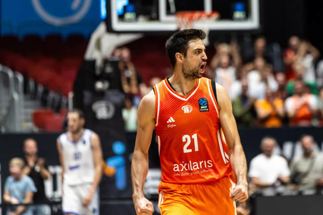 October 7, 2026, GER, BKT Eurocup, Basketball, Chemnitz, Niners Chemnitz vs. Neptunas Klaipeda, Mateo äeric (Niners Chemnitz), 21, celebrates at the Chemnitz Exhibition Center, Chemnitz, Saxony, Germany