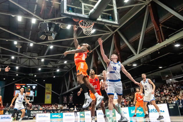 October 7, 2026, GER, BKT Eurocup, Basketball, Chemnitz, Niners Chemnitz vs. Neptunas Klaipeda, Cobe Williams (Niners Chemnitz), 24; Elvar Fridriksson (Neptunas Klaipeda), 10; Chemnitz Messe, Chemnitz, Saxony, Germany