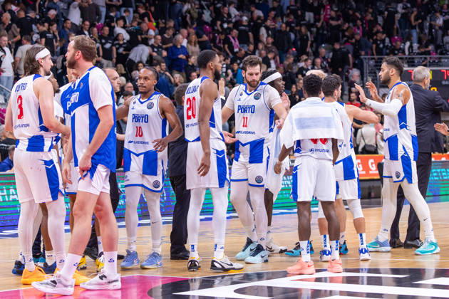 The FC Porto team is disappointed after the loss. Telekom Baskets Bonn vs. FC Porto, Basketball, Basketball Champions League, Matchday 1, 2026–2027, October 7, 2026 Telekom Baskets Bonn vs. FC Porto, Basketball, Basketball Champions League, Matchday 1, 2026–2027, October 7, 2026 Bonn Copyright: xEibner-Pressefoto GerhardxWingenderx EP_GWR