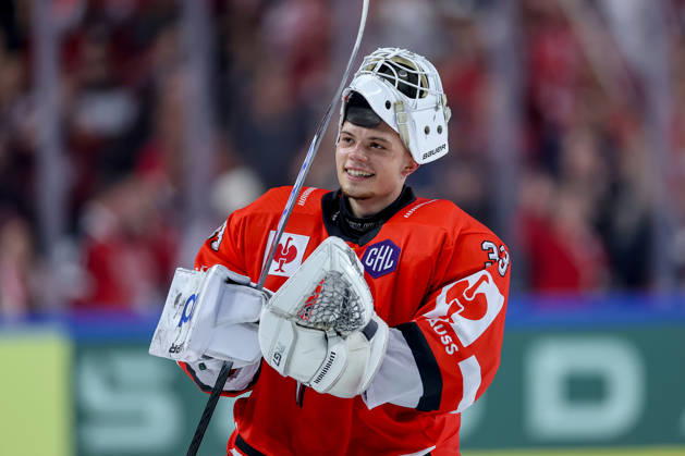 October 7, 2026, Ice Hockey, CHL, Kölner Haie vs. Blue Fox Herning, Champions Hockey League 2026–27, Matchday 5, 2026–27 Season, Lanxess Arena, Cologne; Goalie Nico Wiens of the Kölner Haie, 33, in high spirits, celebrating the 3–0 victory; North Rhine-Westphalia, Germany
