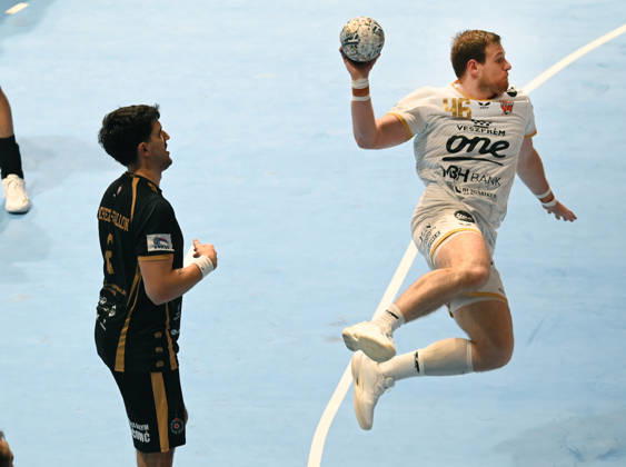 PARTIZAN vs VESZPREM DRAGAN PECHMALBEC, handball player of Veszprem, during the EHF Champions League against Partizan Belgrade, at Aleksandar Nikolic Hall. Belgrade, 07.10.2026. photo: Nebojsa Parausic MN Press HANDBALL, EHF CHAMPIONS LEAGUE, VESZPREM, PARTIZAN Belgrade Aleksandar Nikolic Hall Serbia Copyright: xNebojsaxParausicx xMNxPressx