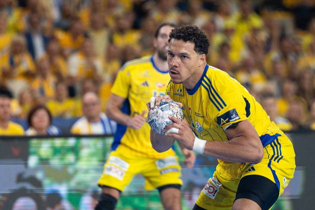KIELCE, POLAND - OCTOBER 7: Theo Monar during the EHF Champions League Group F match between Industria Kielce nad SC Magdeburg at Hala Legionow on October 2, 2026 in Kielce, Poland --- Pilka reczna. EHF Liga Mistrzow. Industria Kielce - SC Magdeburg. (Photo by Igor Jakubowski Arena Akcji) NEWSPIX.PL --- newspix.pl