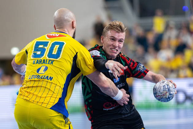 KIELCE, POLAND - OCTOBER 7: Gisli Thorgeir Kristjansson Artsem Karalek during the EHF Champions League Group F match between Industria Kielce nad SC Magdeburg at Hala Legionow on October 2, 2026 in Kielce, Poland --- Pilka reczna. EHF Liga Mistrzow. Industria Kielce - SC Magdeburg. (Photo by Igor Jakubowski Arena Akcji) NEWSPIX.PL --- newspix.pl