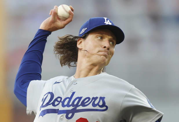 Los Angeles Dodgers pitcher Tyler Glasnow (31) throws against the Atlanta Braves in the first inning in an MLB, Baseball Herren, USA National League Division Series playoff game at Truist Park in Atlanta, Georgia, on Wednesday, October 7, 2026. ATL20261007704 MIKExZARRILLI