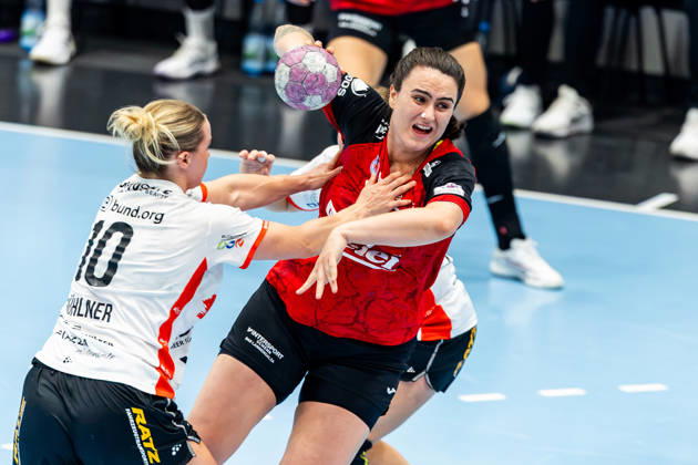 October 7, 2026, GER, Handball, Women, 2026–2027 Season, Alsco 1st Division, Matchday 5, Thüringer HC vs. HSG Blomberg Lippe, Maxi Muehlner (HSG Blomberg Lippe), Marcela Arounian (Thüringer HC), 36 99947 Bad Langensalza, Salza, Mehrz Sports Hall, Thuringia, Germany