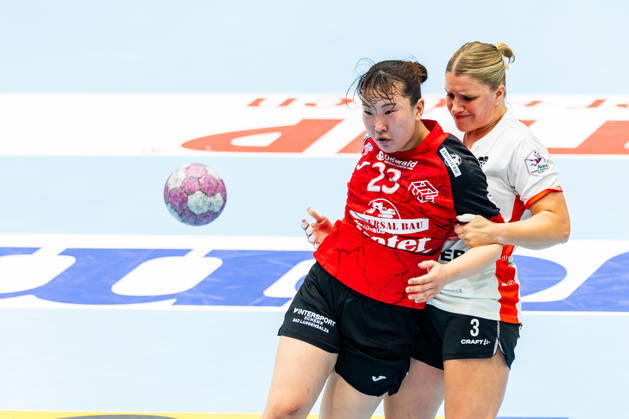 October 7, 2026, GER, Handball, Women, 2026–2027 Season, Alsco 1st Division, Matchday 5, Thüringer HC vs. HSG Blomberg Lippe, Laura Rueffieux (HSG Blomberg Lippe), Natsuki Aizawa (Thüringer HC), 23 99947 Bad Langensalza, Salza, Halle, Sporthalle Mehrz, Thuringia, Germany