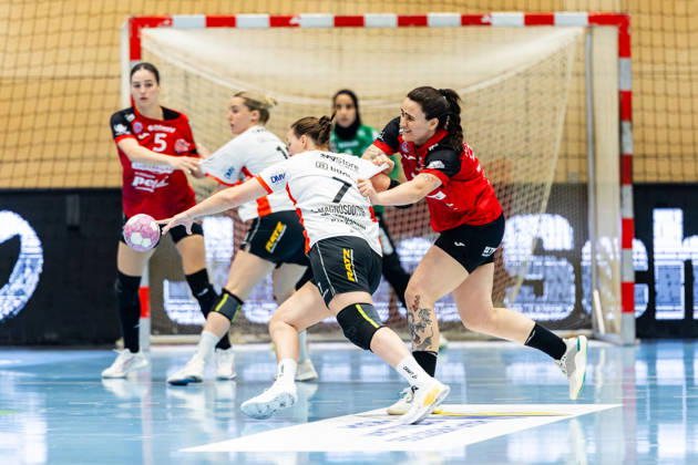October 7, 2026, GER, Handball, Women, 2026–2027 Season, Alsco 1st Division, Matchday 5, Thüringer HC vs. HSG Blomberg Lippe, Diana Doegg Magnusdottir (HSG Blomberg Lippe), Marcela Arounian (Thüringer HC), 36 99947 Bad Langensalza, Salza, Halle, Mehrz Sports Hall, Thuringia, Germany