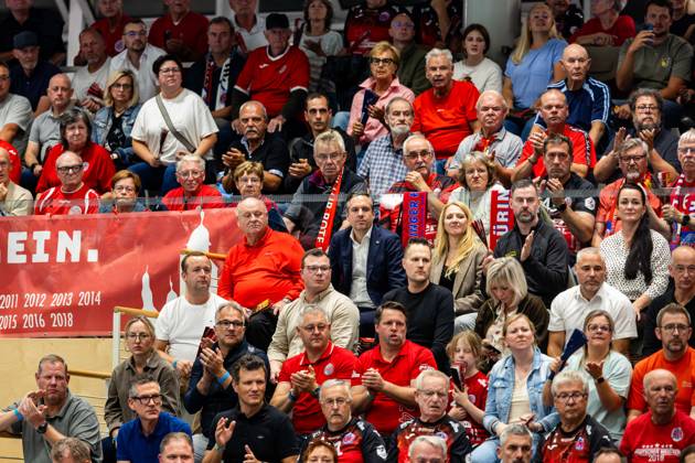 October 7, 2026, GER, Handball, Women, 2026–2027 Season, Alsco 1st Division, Matchday 5, Thüringer HC vs. HSG Blomberg Lippe; Helmut Peter, Managing Director of Autohaus Peter Group and shareholder of THC Sport GmbH, together with Patrick Dinger; 99947 Bad Langensalza, Salza; Mehrz Sports Hall, Thuringia, Germany