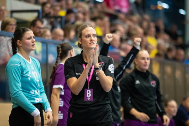 Handball, Alsco HBF1: HC Leipzig vs. TuS Metzingen, October 7, 2026; Coach Miriam Hirsch, TuS Metzingen; Alsco Women’s Handball Bundesliga (HBF1), 2026–2027 season; Matchday 5: HC Leipzig vs. TuS Metzingen on October 7, 2026, at the Markranstädt Sports Center Copyright: xBEAUTIFULxSPORTS JanxKaeferx