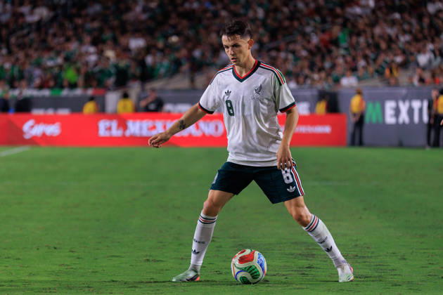 October 6, 2026, Los Angeles, California, USA: Alvaro Fidalgo 8 of Mexico with the ball during an International Friendly, Länderspiel, Nationalmannschaft match against Chile at Los Angeles Memorial Coliseum on Tuesday, October 6, 2026, in Los Angeles, California. Mexico loses to Chile, 0-2. JAVIER ROJAS PI Mexico Vs. Peru  - ZUMAp124 20261006_zaa_p124_166 Copyright: xJavierxRojasx