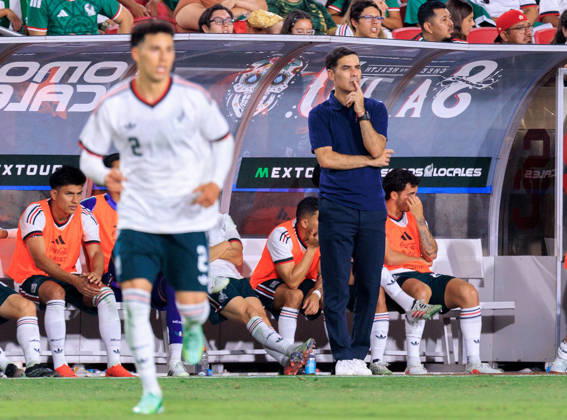October 6, 2026, Los Angeles, California, USA: Head coach, Rafael Marquez of Mexico watches from the sidelines during an International Friendly, Länderspiel, Nationalmannschaft match against Chile at Los Angeles Memorial Coliseum on Tuesday, October 6, 2026, in Los Angeles, California. Mexico loses to Chile, 0-2. JAVIER ROJAS PI Los Angeles USA - ZUMAp124 20261006_zaa_p124_178 Copyright: xJavierxRojasx