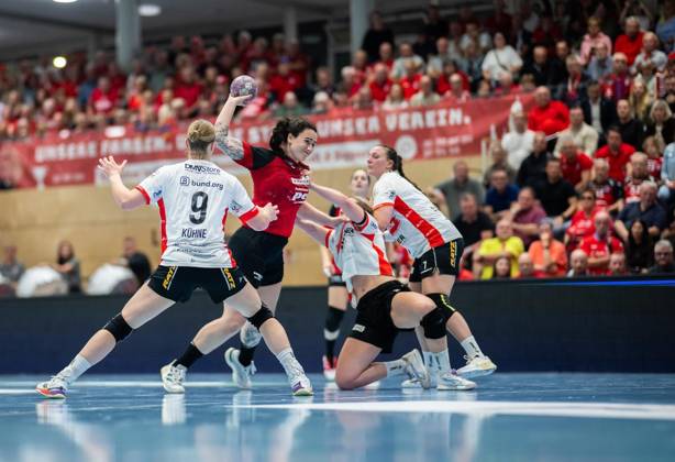 WOMEN S HANDBALL 2026–2027 5TH BUNDESLIGA 1ST MATCHDAY THC HSG BLOMBERG LIPPE ** FOR EDITORIAL PURPOSES ONLY ** EDITORIAL USE ONLY ** p 07 10 2026 Bad Langensalza Women’s Handball 1st Bundesliga Women’s Season 2026–2027 Salzhalle Matchday 5 Thüringer HC vs. HSG Blomberg Lippe (photo by Macela Arounian) 36 Thüringer HC in a duel with Nieke Kühne 9 HSG Blomberg Lippe Germany Thuringia Bad Langensalza Copyright SaschaxFromm Copyright: SaschaxFromm doc87xnr75x920li7q6ig7 ,EDITORIAL USE ONLY Copyright: SaschaxFromm