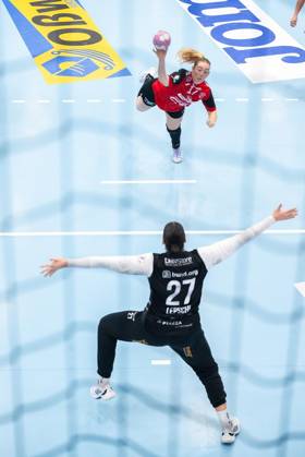 WOMEN S HANDBALL 2026–2027 5TH BUNDESLIGA 1ST MATCHDAY THC HSG BLOMBERG LIPPE ** FOR EDITORIAL PURPOSES ONLY ** EDITORIAL USE ONLY ** p 07 10 2026 Bad Langensalza Women’s Handball 1st Bundesliga Women’s Season 2026–2027 Salzhalle Matchday 5 Thüringer HC vs. HSG Blomberg Lippe in the photo: Levke Kretschmann 17 Thüringer HC in a duel with Lara Lepschi 27 HSG Blomberg Lippe Germany Thuringia Bad Langensalza Copyright SaschaxFromm Copyright: SaschaxFromm doc87xnr7e7i8n1ivlanigm ,EDITORIAL USE ONLY Copyright: SaschaxFromm
