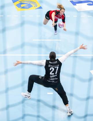WOMEN S HANDBALL 2026–2027 5TH BUNDESLIGA 1ST MATCHDAY THC HSG BLOMBERG LIPPE ** FOR EDITORIAL PURPOSES ONLY ** EDITORIAL USE ONLY ** p 07 10 2026 Bad Langensalza Women’s Handball 1st Bundesliga Women’s Season 2026–2027 Salzhalle Matchday 5 Thüringer HC vs. HSG Blomberg Lippe in the photo: Levke Kretschmann 17 Thüringer HC in a duel with Lara Lepschi 27 HSG Blomberg Lippe Germany Thuringia Bad Langensalza Copyright SaschaxFromm Copyright: SaschaxFromm doc87xnr7m3ffnwsu9d1b7z ,EDITORIAL USE ONLY Copyright: SaschaxFromm