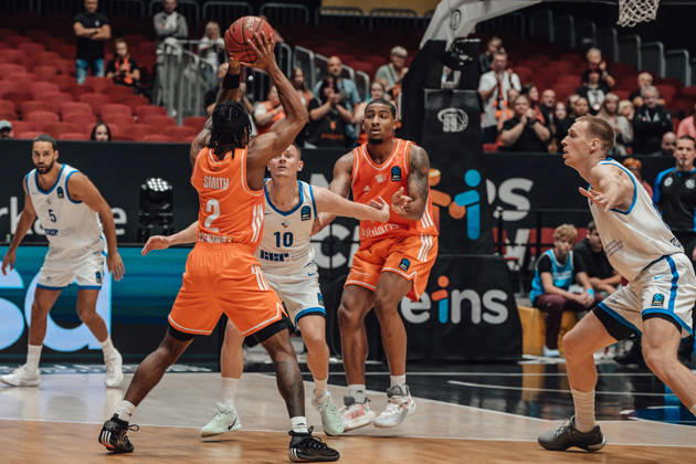 Game Day 2 of the Basketball Eurocup: Niners Chemnitz vs. Klaipedos Neptunas, October 7, 2026, starting at 7:00 p.m., Chemnitz, Chemnitz Arena. In the photo: No. 2 Stefan Smith, No. 10 Elvar Fridkriksson, Game Day 2 of the Basketball Eurocup: Niners Chemnitz vs. Klaipedos Neptunas, Chemnitz, Saxony, Germany Copyright: xEHLxMedia MichelxKöhlerx 20262709-Niners-Chemnitz-Klaipeda-Neptunas-008