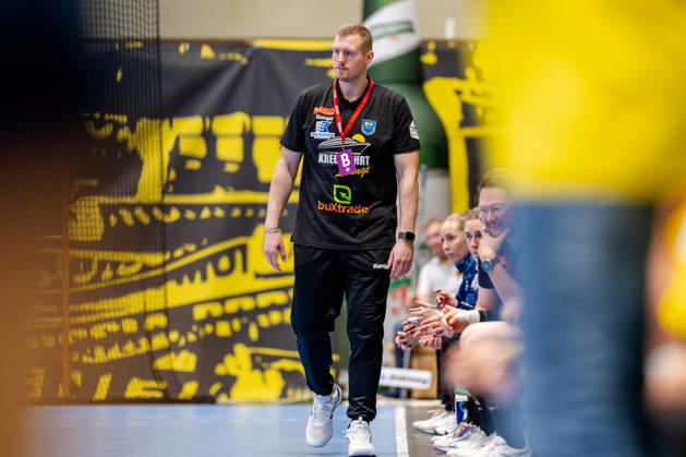 Dortmund, October 7, 2026, Handball, Women s, Alsco Women s Handball Bundesliga, Matchday 5, BVB Borussia Dortmund vs. Buxtehuder SV, Jonas Schlender, coach of Buxtehuder SV, during the game at the Dortmund Wellinghofen Sports Hall, North Rhine-Westphalia, Germany