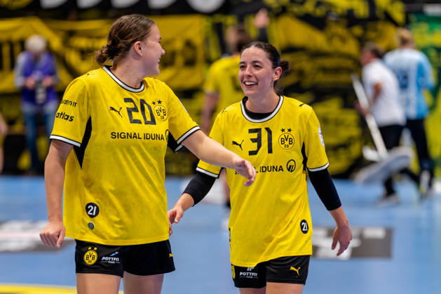 Dortmund, October 7, 2026, Handball, Women s, Alsco Women s Handball Bundesliga, Matchday 5, BVB Borussia Dortmund vs. Buxtehuder SV: Kelly Vollebregt (BVB, 31) and Merel Freriks (BVB, 20) during the game at the Dortmund Sporthalle Wellinghofen in North Rhine-Westphalia, Germany