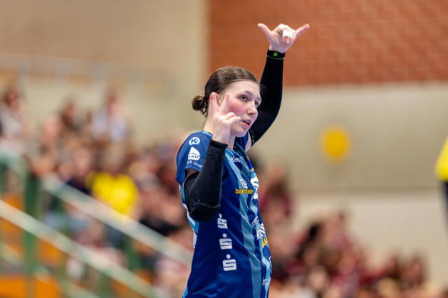 Dortmund, October 7, 2026, Handball, Women s, Alsco Women s Handball Bundesliga, Matchday 5, BVB Borussia Dortmund vs. Buxtehuder SV, Anika Hampel (Buxtehuder SV), 10 signals the next play to me with a hand gesture, Dortmund, Wellinghofen Sports Hall, North Rhine-Westphalia, Germany