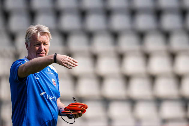 October 8, 2026: Assistant coach Kjetil Lone of the Norwegian women’s national soccer team during a training session on October 8, 2026 in Bucharest. Photo by Marius Simensen. BILDBYRAN Cop 238 bbeng women FIFA Women’s World Cup qualifier soccer football Norway practice training  Copyright: MARIUSxSIMENSEN BB261008BB165