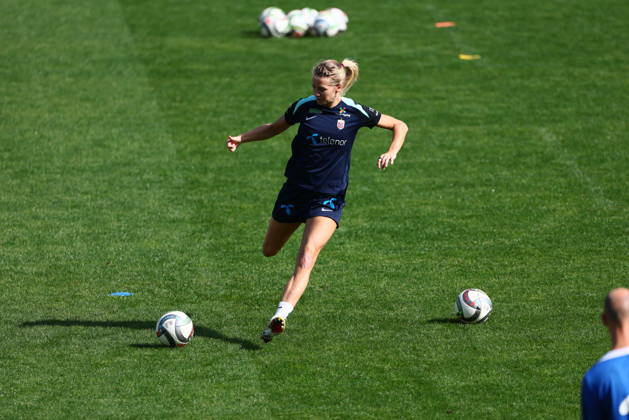 The women s national soccer team is preparing for the World Cup qualifier in Bucharest, Romania, October 8, 2026. Ada Stolsmo Hegerberg during a training session at Stadionul Arcul de Triumf, for the World Cup qualifying match against Romania. Photo: Nikola Krstic, NTB Romania, Bucharest. EDITORIAL USE ONLY. RESTRICTED USE FOR BETTING COMPANIES Copyright: xNikolaxKrsticx xNTBx