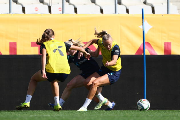 Women s National Soccer Team Prepares for World Cup Qualifiers Bucharest, Romania, October 8, 2026 Lisa Fjeldstad Naalsund and Frida Maanum during a training session at Stadionul Arcul de Triumf, before the World Cup qualifier against Romania. Photo by Nikola Krstic, NTB Romania, Bucharest. EDITORIAL USE ONLY. RESTRICTED USE FOR BETTING COMPANIES. Copyright: xNikolaxKrsticx xNTBx