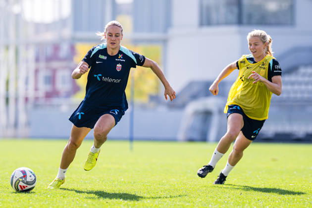 October 8, 2010: Lisa Naalsund of the Norwegian women’s national soccer team during a training session on October 8, 2026 in Bucharest. Photo by Marius Simensen. BILDBYRAN Cop 238 bbeng women FIFA Women s World Cup qualifier soccer football Norway practice training  Copyright: MARIUSxSIMENSEN BB261008BB219