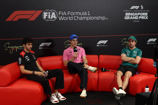 F1 Singapore Grand Prix 2026 Previews Esteban Ocon of Haas, Franco Colapinto of Alpine and Fernando Alonso of Aston Martin Aramco during the press conference, PK, Pressekonferenz ahead of the Formula 1 Singapore Grand Prix at Marina Bay Street Circuit in Singapore on October 8, 2026. Singapore Singapore  Copyright: xJakubxPorzyckix originalFilename:porzycki-f1singap261008_npJXh