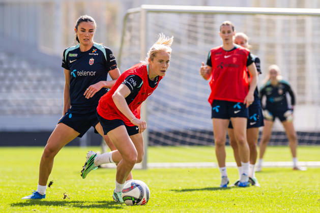 October 8, 2010: Julie Blakstad of the Norwegian women’s national soccer team during a training session on October 8, 2026 in Bucharest. Photo by Marius Simensen. BILDBYRAN Cop 238 bbeng women FIFA Women s World Cup qualifier soccer football Norway practice training  Copyright: MARIUSxSIMENSEN BB261008BB242