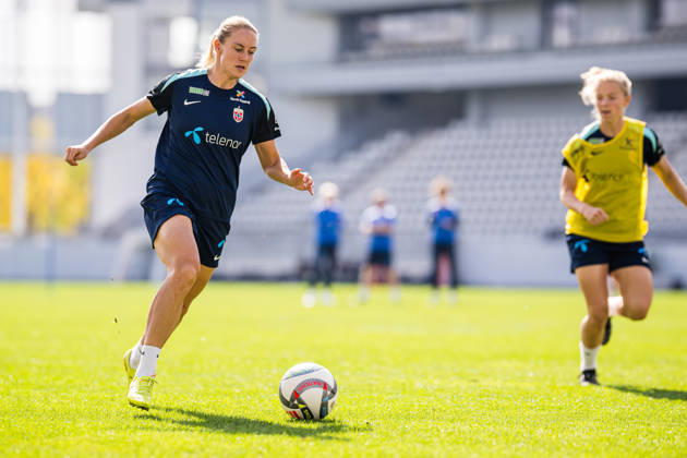 October 8, 2010: Lisa Naalsund of the Norwegian women’s national soccer team during a training session on October 8, 2026 in Bucharest. Photo by Marius Simensen. BILDBYRAN Cop 238 bbeng women FIFA Women s World Cup qualifier soccer football Norway practice training  Copyright: MARIUSxSIMENSEN BB261008BB244