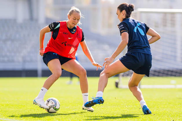 October 8, 2010: Frida Maanum and Ingrid Syrstad Engen of the Norwegian women’s national soccer team during a training session on October 8, 2026 in Bucharest. Photo by Marius Simensen, BILDBYRAN. Cop 238 bbeng women FIFA Women’s World Cup qualifier soccer football Norway practice training Copyright: MARIUSxSIMENSEN BB261008BB247