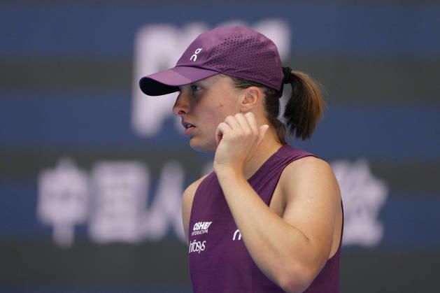 2026 China Open Women s Singles Round of 16 match in Beijing, China - 7 Oct 2026 Iga Swiatek of Poland plays against Iva Jovic of the United States (Not in view) during Women s Singles Round of 16 match on day eight of China Open at the National Tennis Center. Beijing China Copyright: xPolyxFeix xSOPAxImagesx 20261008_4180_116