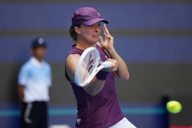 2026 China Open Women s Singles Round of 16 match in Beijing, China - 7 Oct 2026 Iga Swiatek of Poland plays against Iva Jovic of the United States (Not in view) during Women s Singles Round of 16 match on day eight of China Open at the National Tennis Center. Beijing China Copyright: xPolyxFeix xSOPAxImagesx 20261008_4451_121