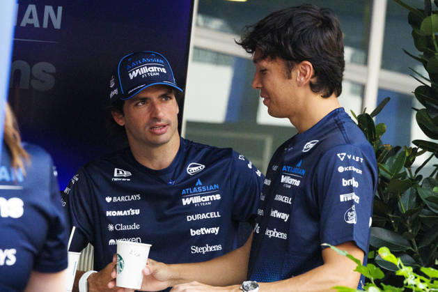 RECORD DATE NOT STATED 8th October 2026; Marina Bay, Singapore; Formula 1, Singapore Grand Prix, Arrival Day; Atlassian Williams F1 Team driver Alexander Albon of Thailand, Atlassian Williams F1 Team driver Carlos Sainz Jr of Spain arriving at the Singapore Grand Prix StephenxBlackberry