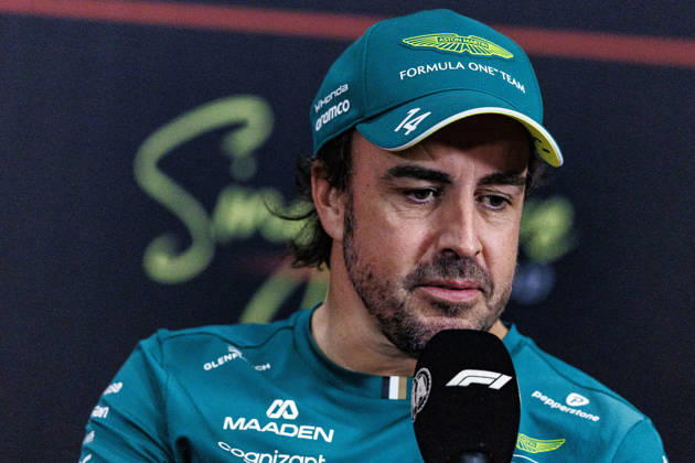 RECORD DATE NOT STATED 8th October 2026; Marina Bay, Singapore; Formula 1, Singapore Grand Prix, Arrival Day; Fernando Alonso (14) of Spain and Aston Martin Aramco Formula One Team during the press conference, PK, Pressekonferenz at the Singapore Grand Prix StephenxBlackberry