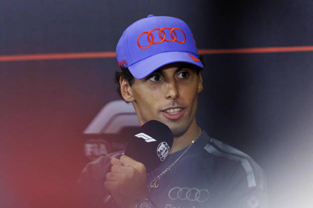 RECORD DATE NOT STATED 8th October 2026; Marina Bay, Singapore; Formula 1, Singapore Grand Prix, Arrival Day; Gabriel Bortoleto (5) of Brazil and Audi Revolut F1 Team during the press conference, PK, Pressekonferenz at the Singapore Grand Prix StephenxBlackberry