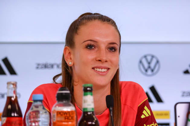 Karlsruhe, Germany, October 8, 2026 German Women s National Soccer Team Post-Match Press Conference: Friendly Match Germany vs. Australia Pictured: Goalkeeper Ena Mahmutovic of Germany at the post-match press conference in Karlsruhe Copyright: HMBxMedia MadeleinexFantini