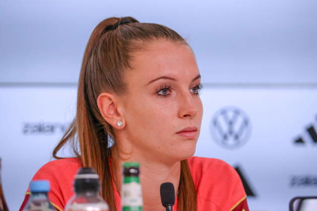 Karlsruhe, Germany, October 8, 2026 German Women s National Soccer Team Post-Match Press Conference: Friendly Match Germany vs. Australia Pictured: Goalkeeper Ena Mahmutovic of Germany at the post-match press conference in Karlsruhe Copyright: HMBxMedia MadeleinexFantini