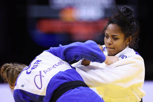 AZERBAIJAN, BAKU - OCTOBER 8, 2026: Nauana Silva of Brazil (R) and Giovanna Scoccimarro of Germany compete in their -70 kg bout as part of the 2026 World Judo Championships at the National Gymnastics Arena. Mikhail Sinitsyn TASS 98953802