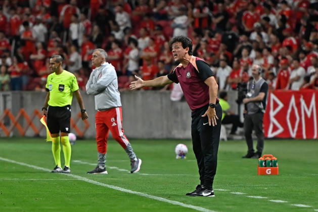 RECORD DATE NOT STATED 7th October 2026; Beira-Rio Stadium, Porto Alegre, Brazil; Brazilian Serie A Football, Internacional versus Corinthians; Corinthians manager Fernando Diniz gestures MaxxPeixoto DiaEsportivo